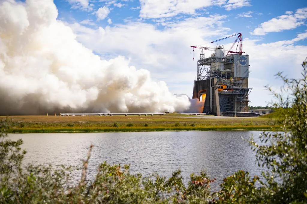 NASA, Gelecek Artemis Görevleri İçin RS-25 Roket Motorunu 500 Saniye Boyunca Ateşledi